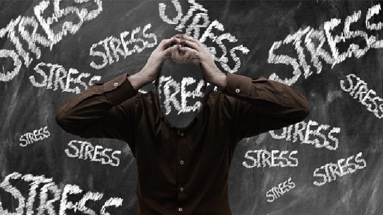 Mehr über den Artikel erfahren Arbeitsplatz Schule: Stressbewältigungsstrategien für Lehrkräfte